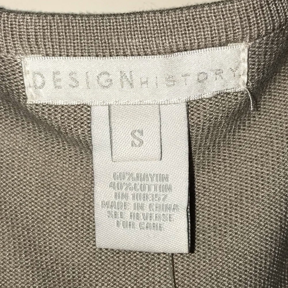 🩶 Design History - Silver & Gray Striped Sequined Tank 🩶 - Picture 3 of 5